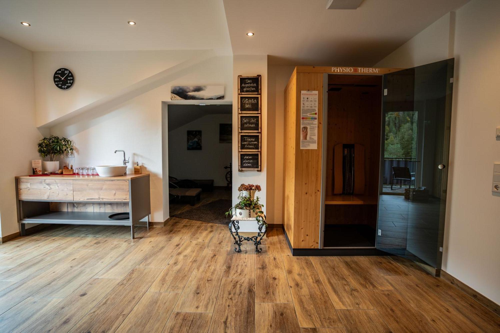Hotel Garni Isarlodge Wiesenhof Scharnitz Ngoại thất bức ảnh