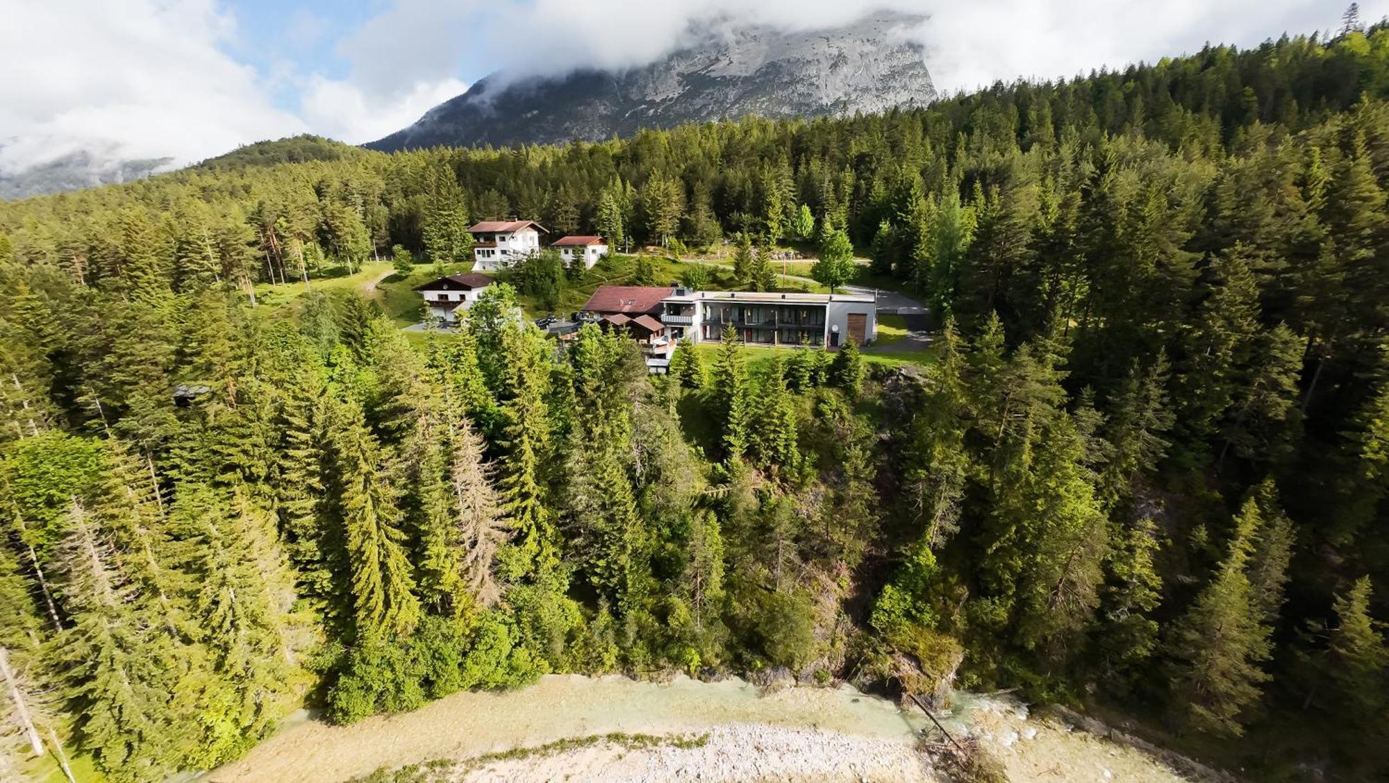 Hotel Garni Isarlodge Wiesenhof Scharnitz Ngoại thất bức ảnh